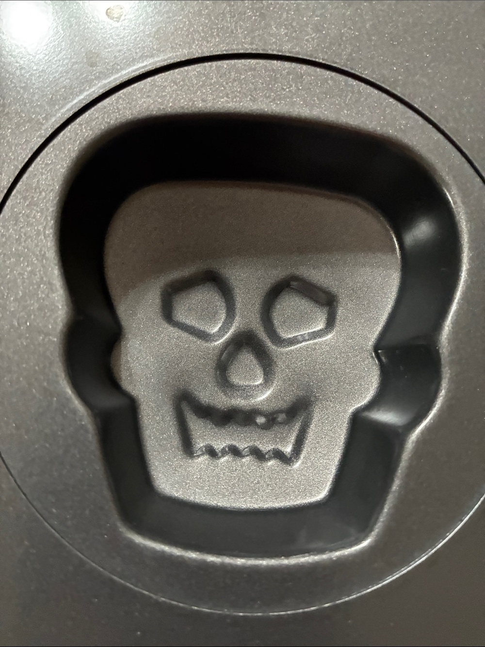 Wilton  SKULL  NOVELTY BAKING PAN/MOLDS - Picture 4 of 8